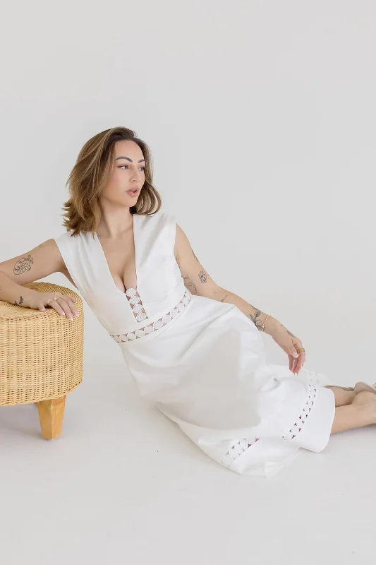 Midi dresses with patchwork patterns for a one - of - a - kind style Isla Sleeveless Crochet Lace Trim Midi Dress White Midi dresses with patchwork patterns for a one - of - a - kind style Isla Sleeveless Crochet Lace Trim Midi Dress White