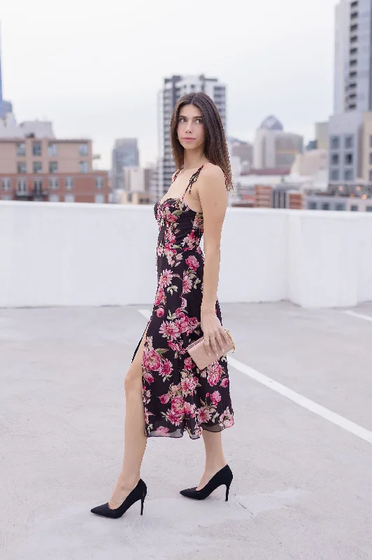 Midi dresses with tiered skirts for a bohemian festival look Aesha Sleeveless Shoulder Tie Floral Print Midi Dress Pink Midi dresses with tiered skirts for a bohemian festival look Aesha Sleeveless Shoulder Tie Floral Print Midi Dress Pink