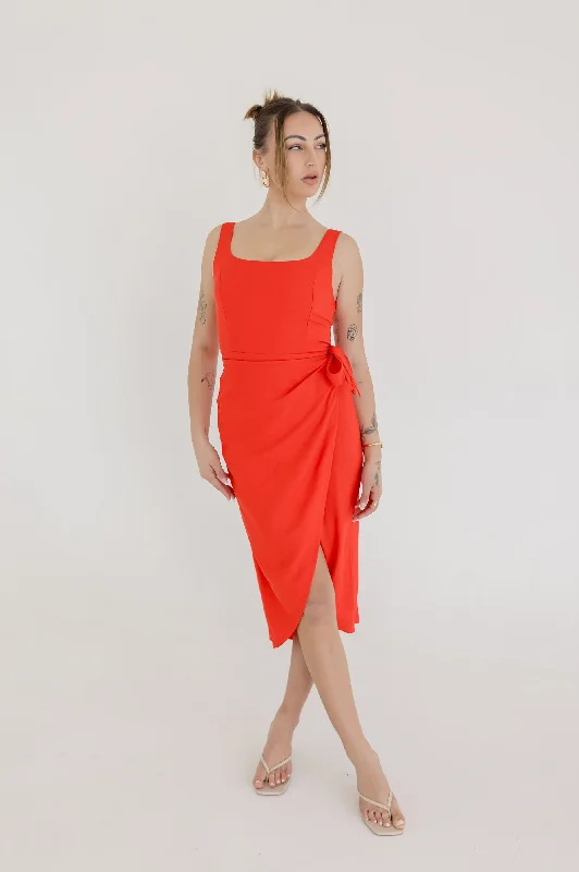 Midi dresses with patchwork patterns for a one - of - a - kind style Brynn Sleeveless Tulip Hem Wrap Linen Midi Dress Red Midi dresses with patchwork patterns for a one - of - a - kind style Brynn Sleeveless Tulip Hem Wrap Linen Midi Dress Red