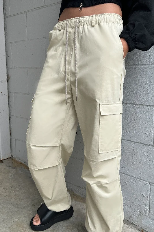 Women's Slim Fit Ripstop Cargo Pants in Olive Green for Outdoor AdventuresDRAWSTRING WAIST CARGO PANT Women's Slim Fit Ripstop Cargo Pants in Olive Green for Outdoor AdventuresDRAWSTRING WAIST CARGO PANT