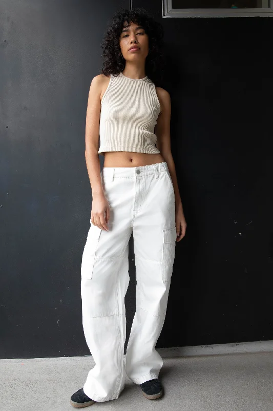 Women's Cropped Cargo Pants in Khaki with Multiple Pockets for a Practical and Fashionable StyleMID-RISE ECRU CARGO JEAN Women's Cropped Cargo Pants in Khaki with Multiple Pockets for a Practical and Fashionable StyleMID-RISE ECRU CARGO JEAN