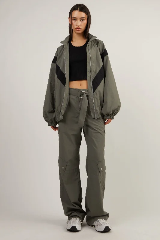 Women's Wide - Leg Denim Cargo Pants in Dark Wash with Distressed Details for a Trendy AppearanceNYLON CARGO PANT Women's Wide - Leg Denim Cargo Pants in Dark Wash with Distressed Details for a Trendy AppearanceNYLON CARGO PANT