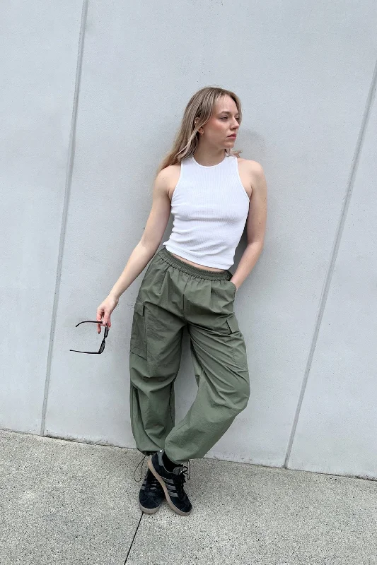 Women's Skinny Fit Leather - Look Cargo Pants in Black for a Bold and Edgy EnsemblePARACHUTE CARGO PANT Women's Skinny Fit Leather - Look Cargo Pants in Black for a Bold and Edgy EnsemblePARACHUTE CARGO PANT