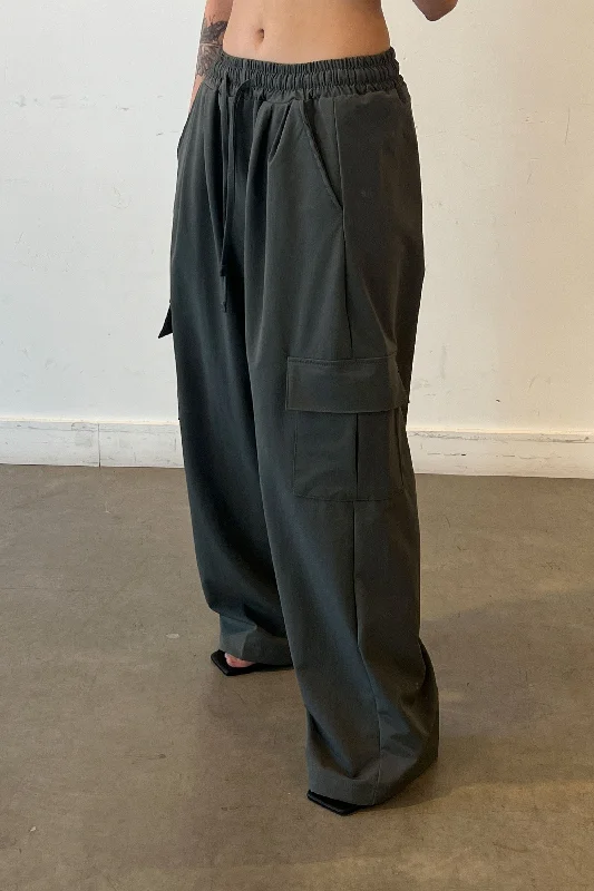 Women's Cargo Pants with Belt Loops in Tan for a Complete and Polished LookPLEATED CARGO PANTS Women's Cargo Pants with Belt Loops in Tan for a Complete and Polished LookPLEATED CARGO PANTS