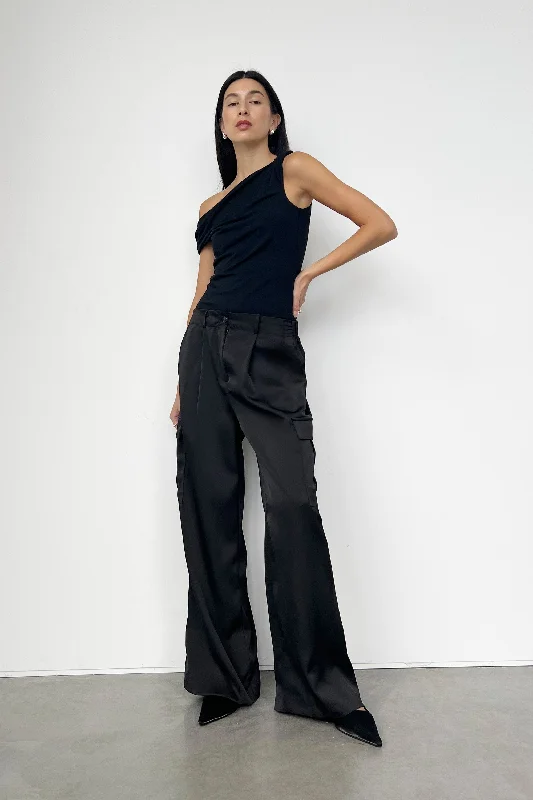 Women's Cargo Pants with Concealed Pockets in Dark Olive for a Sleek and Functional DesignSATIN TROUSERS WITH CARGO POCKETS Women's Cargo Pants with Concealed Pockets in Dark Olive for a Sleek and Functional DesignSATIN TROUSERS WITH CARGO POCKETS