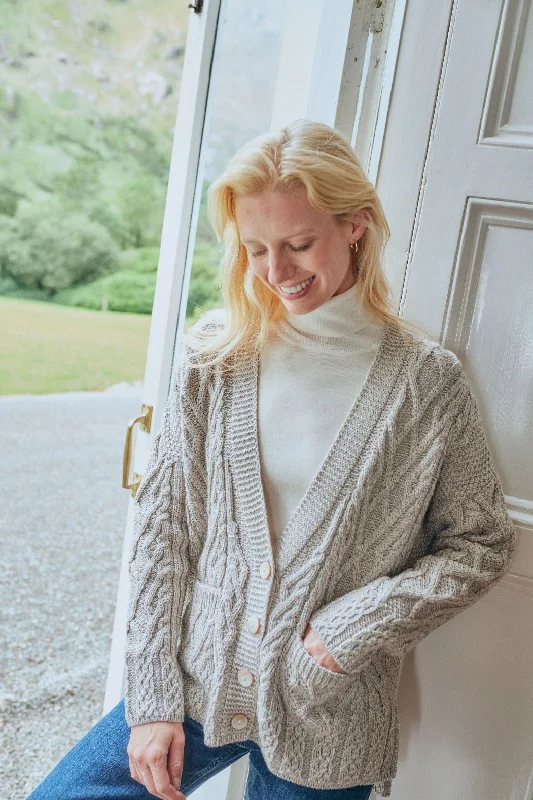 cashmere blend women cardigan for a luxurious feelAran - Vented box Cardigan with Buttons and trellis - Feather grey cashmere blend women cardigan for a luxurious feelAran - Vented box Cardigan with Buttons and trellis - Feather grey