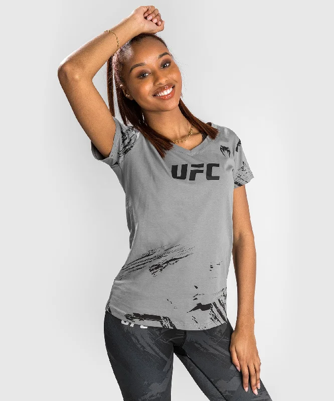 Pocketed Women T Shirt for Added FunctionalityUFC Venum Authentic Fight Week 2.0 Women’s Short Sleeve T-Shirt - Grey Pocketed Women T Shirt for Added FunctionalityUFC Venum Authentic Fight Week 2.0 Women’s Short Sleeve T-Shirt - Grey