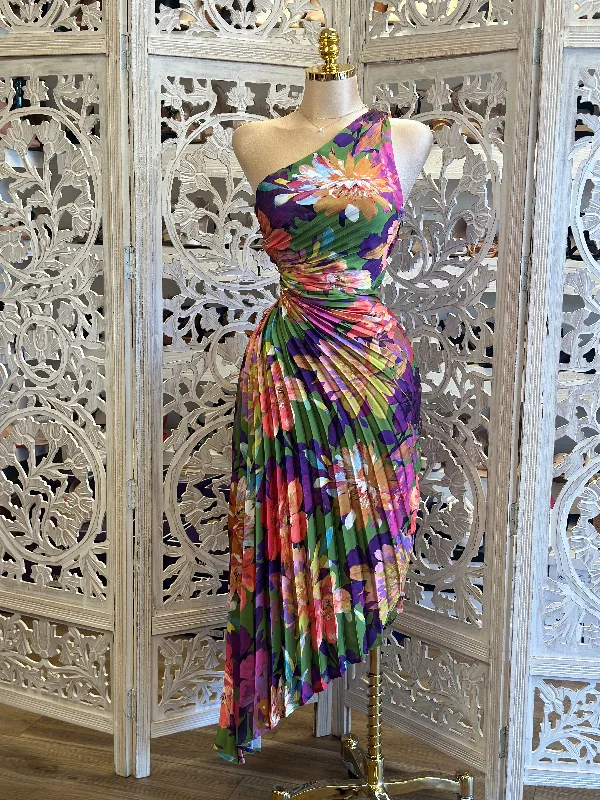 Maxi Women Dress with Floral Print for a Bohemian VibePleated Multi Colo One Sleeve Dress - Not Stretchy, No Estira Maxi Women Dress with Floral Print for a Bohemian VibePleated Multi Colo One Sleeve Dress - Not Stretchy, No Estira