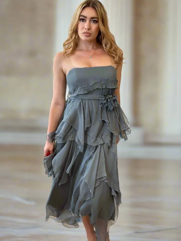 Halter Neck Women Dress to Show Off the Shoulders and Neckline Halter Neck Women Dress to Show Off the Shoulders and Neckline T.ba Gia Dress Halter Neck Women Dress to Show Off the Shoulders and Neckline Halter Neck Women Dress to Show Off the Shoulders and Neckline T.ba Gia Dress