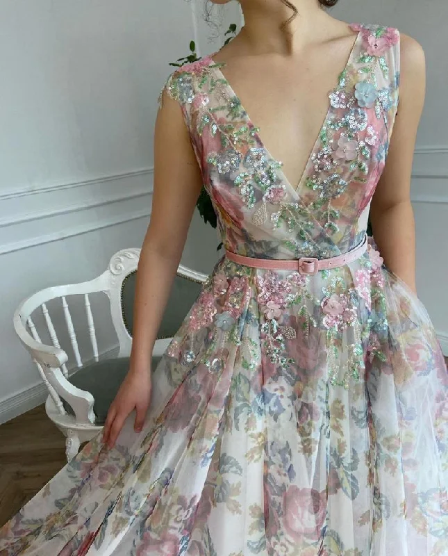 Midi dresses with ruffled sleeves for a more feminine and voluminous lookRoses Fantasy Gown Midi dresses with ruffled sleeves for a more feminine and voluminous lookRoses Fantasy Gown