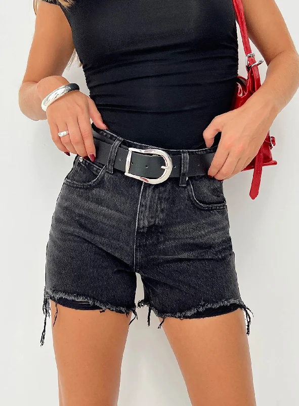 Plus Size Women's Denim Shorts with Embroidered Flowers in Light Blue for a Feminine TouchLaurena Denim Shorts Black Plus Size Women's Denim Shorts with Embroidered Flowers in Light Blue for a Feminine TouchLaurena Denim Shorts Black