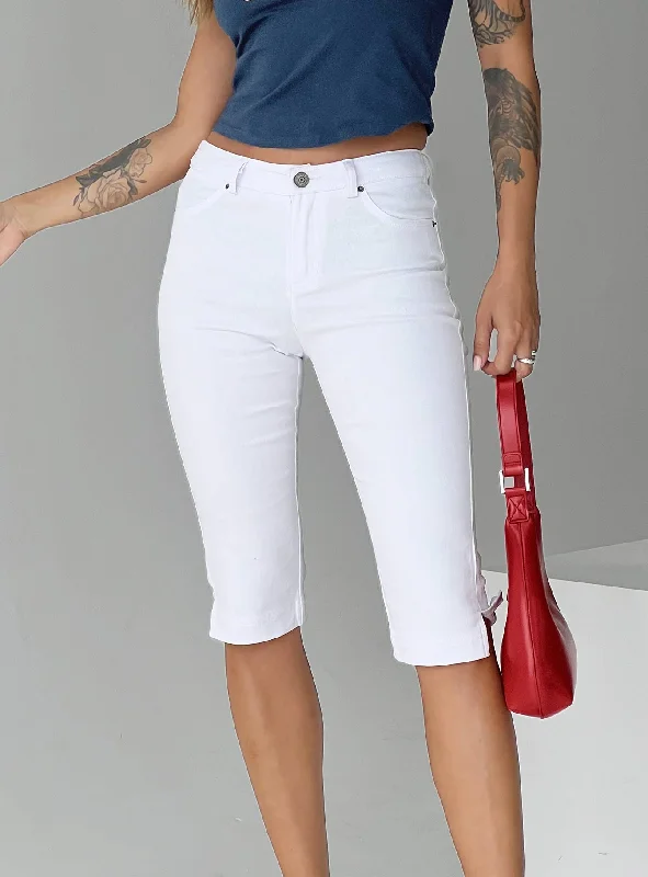 Plus Size Women's Denim Cut - off Shorts with Frayed Edges for a Casual and Laid - Back VibeMeet Me Capri Pants White Plus Size Women's Denim Cut - off Shorts with Frayed Edges for a Casual and Laid - Back VibeMeet Me Capri Pants White