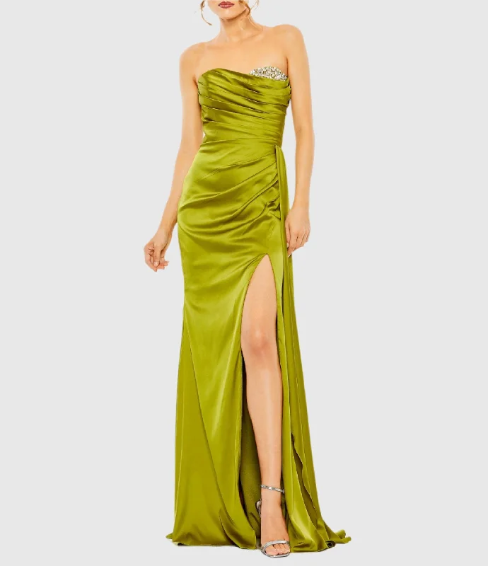 Maxi dresses with beaded embellishments for a fancy and luxurious eventStrapless Embellished Sweetheart Neckline Satin Gown Maxi dresses with beaded embellishments for a fancy and luxurious eventStrapless Embellished Sweetheart Neckline Satin Gown
