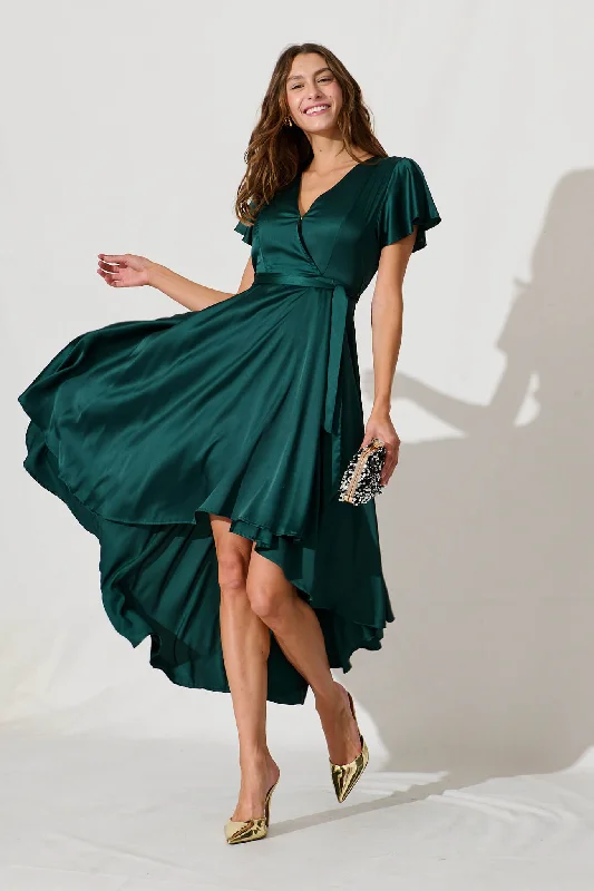 Maxi dresses with embroidered floral motifs for a unique designLoulou Maxi Dress In Emerald Satin Maxi dresses with embroidered floral motifs for a unique designLoulou Maxi Dress In Emerald Satin