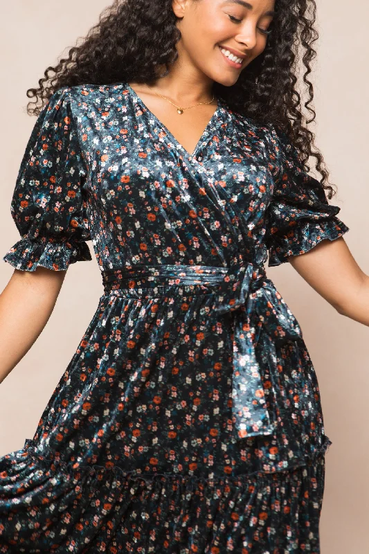 Maxi dresses with geometric prints for a contemporary aestheticMillie Dress in Navy Floral Maxi dresses with geometric prints for a contemporary aestheticMillie Dress in Navy Floral