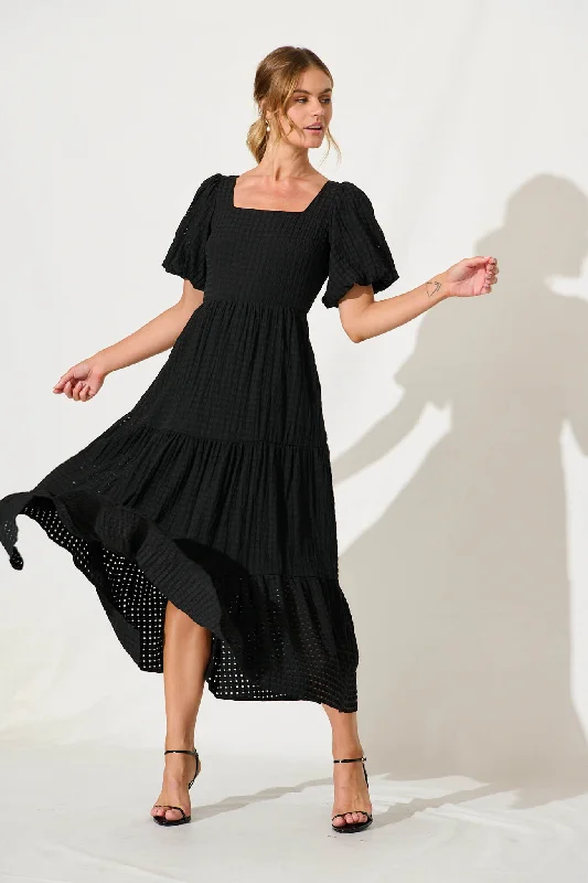 Maxi dresses with a pleated skirt for a timeless and elegant appearanceZoya Maxi Dress In Black Cotton Blend Maxi dresses with a pleated skirt for a timeless and elegant appearanceZoya Maxi Dress In Black Cotton Blend
