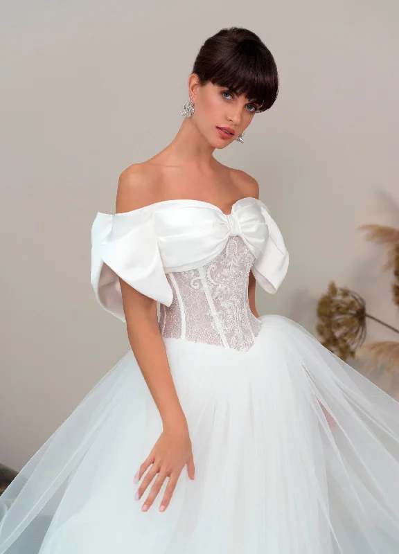Wedding guest dresses with cut - out details and midi lengthsOff-Shoulder Princess Gown Wedding Dress Wedding guest dresses with cut - out details and midi lengthsOff-Shoulder Princess Gown Wedding Dress