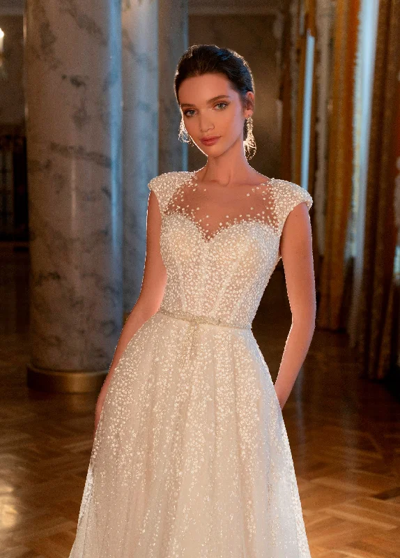 Sheath - style wedding guest dresses with lace overlaysSleeveless Ball Gown Wedding Dress Sheath - style wedding guest dresses with lace overlaysSleeveless Ball Gown Wedding Dress
