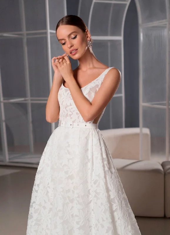 Mini wedding guest dresses with glittery accents for a trendy lookSquare Neckline Sleveless Wedding Dress Mini wedding guest dresses with glittery accents for a trendy lookSquare Neckline Sleveless Wedding Dress