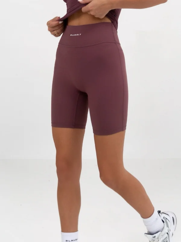 Plus Size Women Shorts with a Comfortable and Stylish FitUltimate Soft Shorts - Burgundy Plus Size Women Shorts with a Comfortable and Stylish FitUltimate Soft Shorts - Burgundy