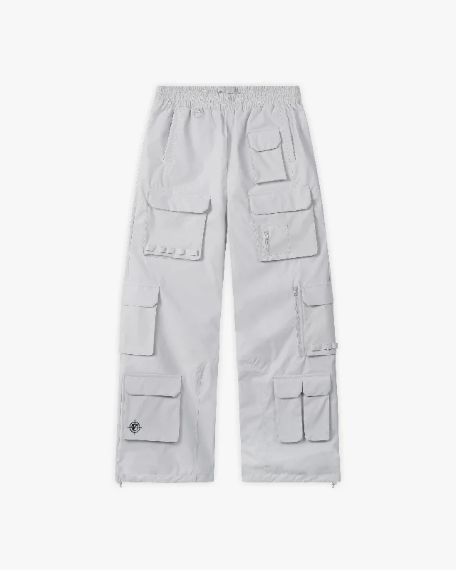 Women's Cropped Cargo Pants in Khaki with Multiple Pockets for a Practical and Fashionable StyleONYX CARGO LIGHT GREY Women's Cropped Cargo Pants in Khaki with Multiple Pockets for a Practical and Fashionable StyleONYX CARGO LIGHT GREY