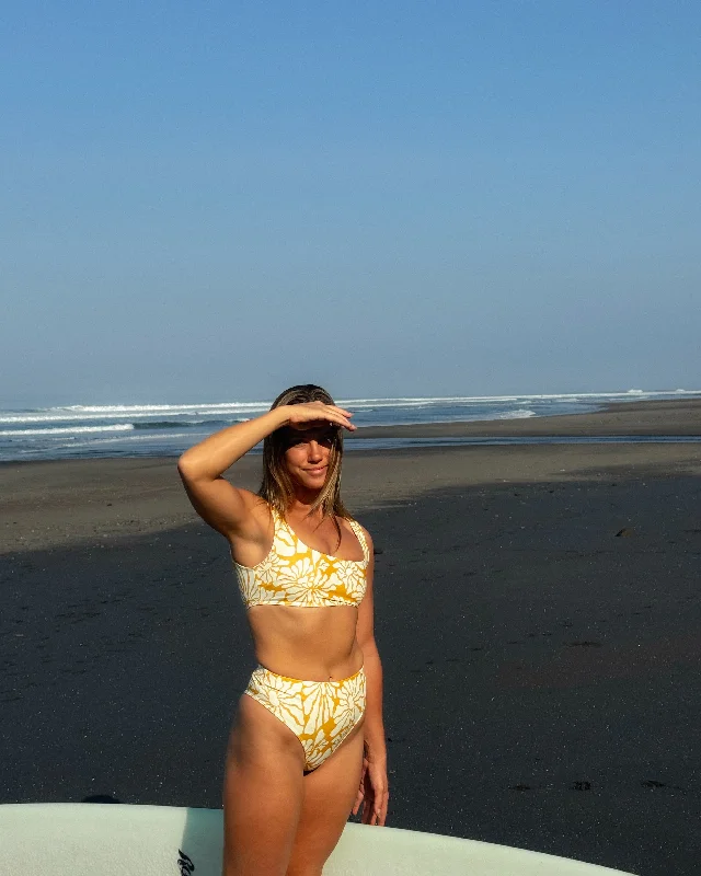 Convertible bikini that can be worn in multiple styles for versatilityNoserider Surf Bikini Top in Sun Kissed Convertible bikini that can be worn in multiple styles for versatilityNoserider Surf Bikini Top in Sun Kissed
